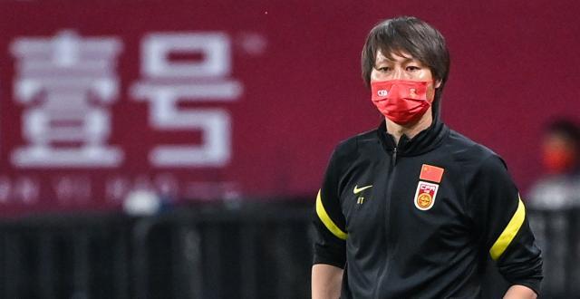 从里指导到李指导，国足过去一年半有多难？